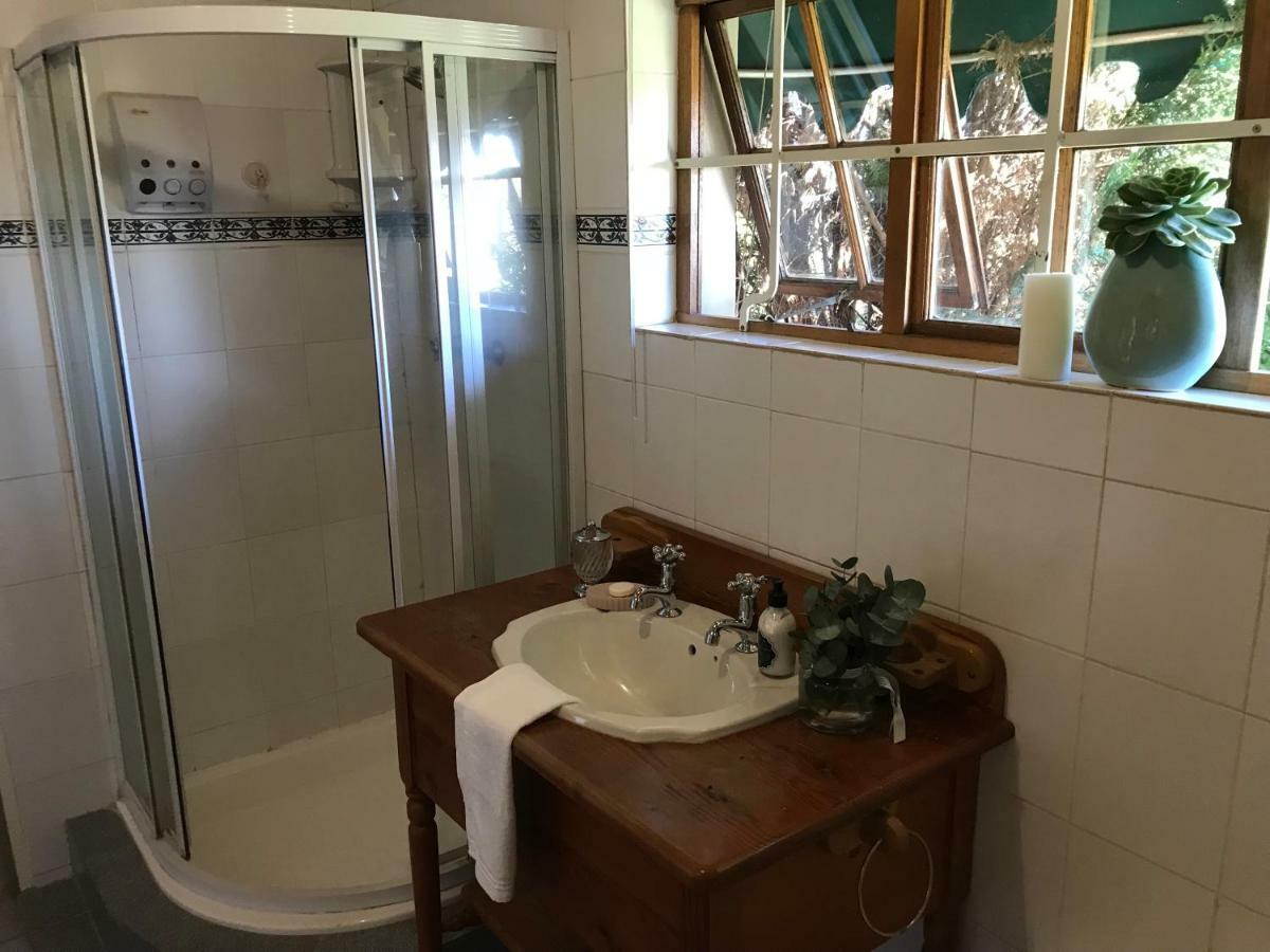 Erin Guesthouse And B&B 버그빌 외부 사진