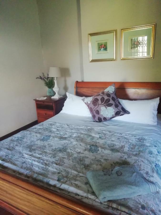 Erin Guesthouse And B&B 버그빌 외부 사진