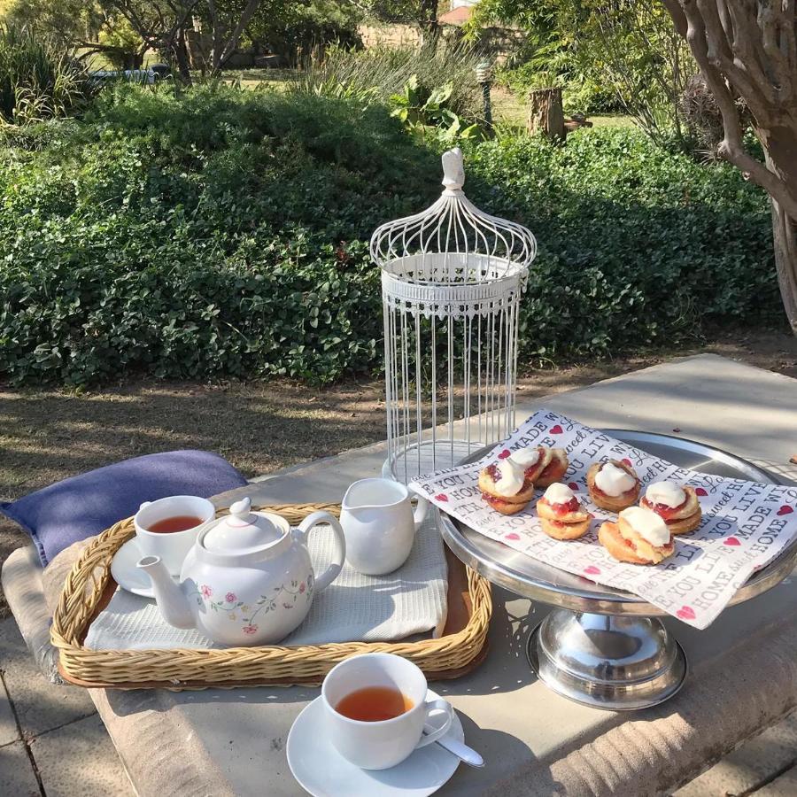 Erin Guesthouse And B&B 버그빌 외부 사진