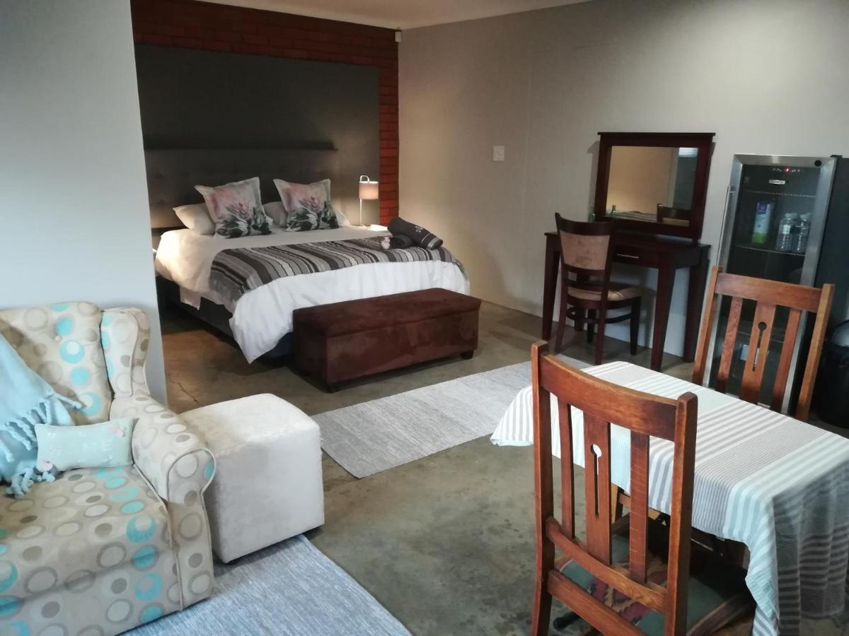 Erin Guesthouse And B&B 버그빌 외부 사진